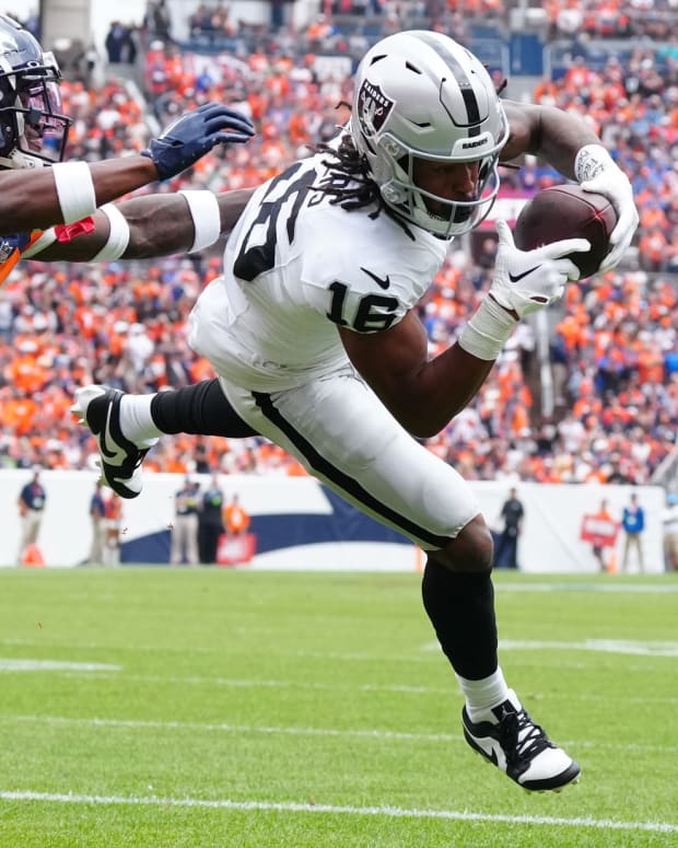 Jakobi Meyers vs Broncos 23
